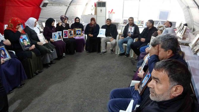 Küçük Yaşta Evlenenler İçin Gündem Oluşturanlara Seslenen Aileler: