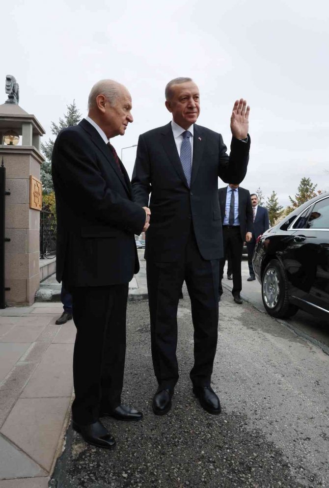 Cumhurbaşkanı Recep Tayyip Erdoğan İle Milliyetçi Hareket Partisi Genel Başkanı Devlet Bahçeli Arasındaki İkili Görüşme Sona Erdi. Görüşme Yaklaşık 1 Saat Sürdü.