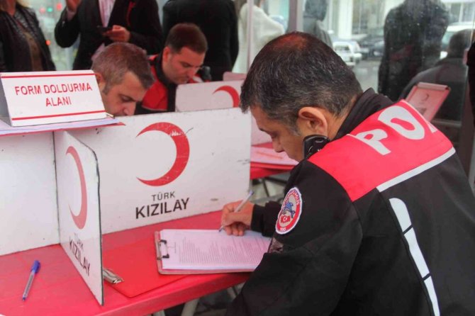 Söke Polisinden Kızılay’a Kan Bağışı Desteği
