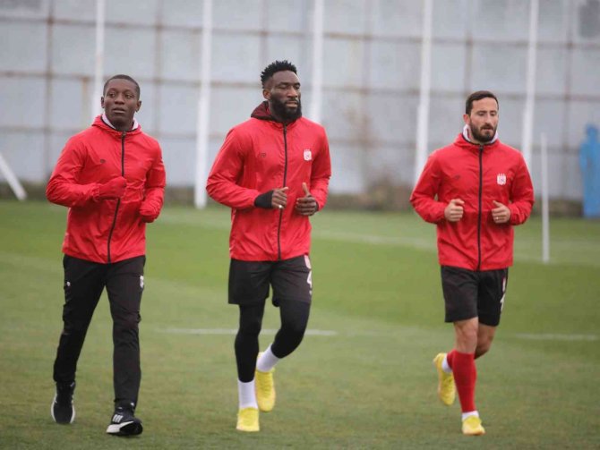 Sivasspor, Esenler Erok Maçı Hazırlıklarına Başladı