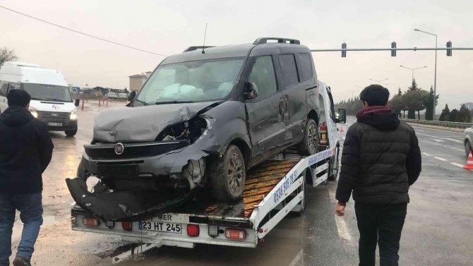 Elazığ’da Zincirleme Trafik Kazası :1 Yaralı