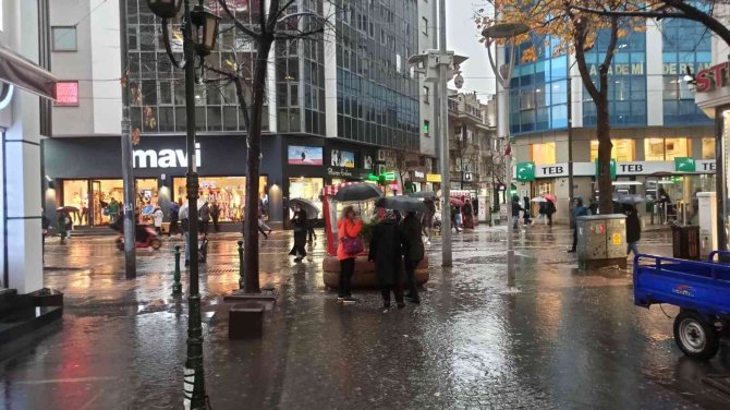 Eskişehir Sağanak Yağışı Hazırlıklı Karşıladı