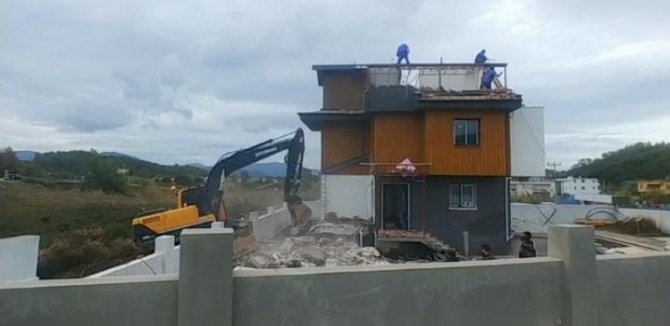 Fethiye’de Kaçak Yapılar Yıkılıyor