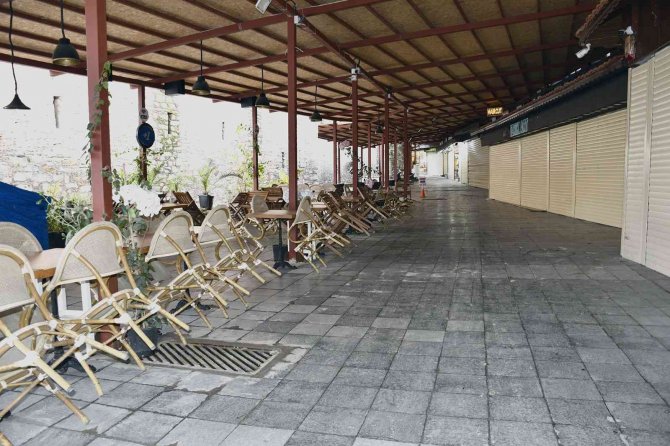 Kuşadası’nda Alt Yapı Çalışmaları Devam Ediyor