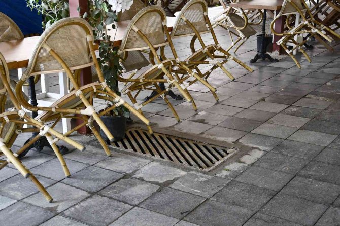 Kuşadası’nda Alt Yapı Çalışmaları Devam Ediyor