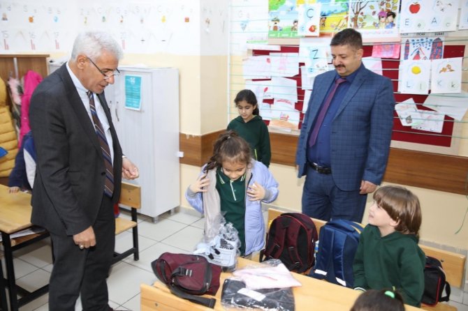 Battalgazi’de Çocuklara Kışlık Giyecek Yardımı