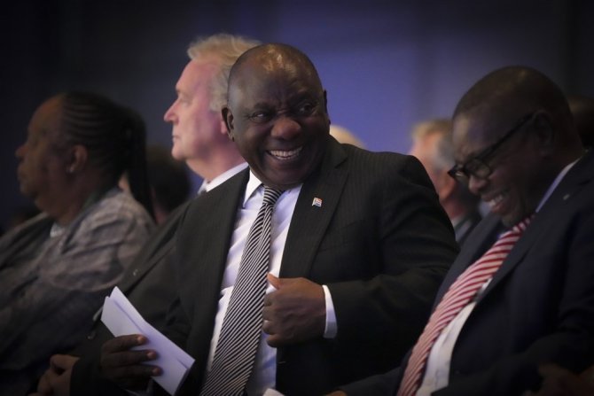 Anayasayı İhlalle Suçlanan Güney Afrika Devlet Başkanı Ramaphosa, Parlamentoda Aklandı