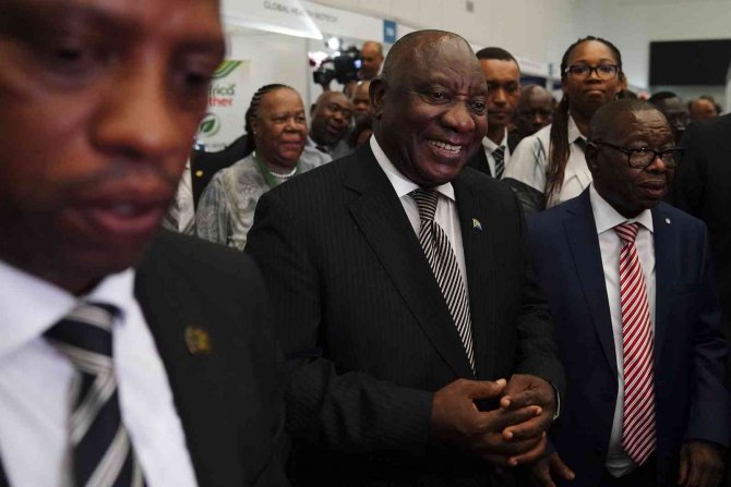 Anayasayı İhlalle Suçlanan Güney Afrika Devlet Başkanı Ramaphosa, Parlamentoda Aklandı