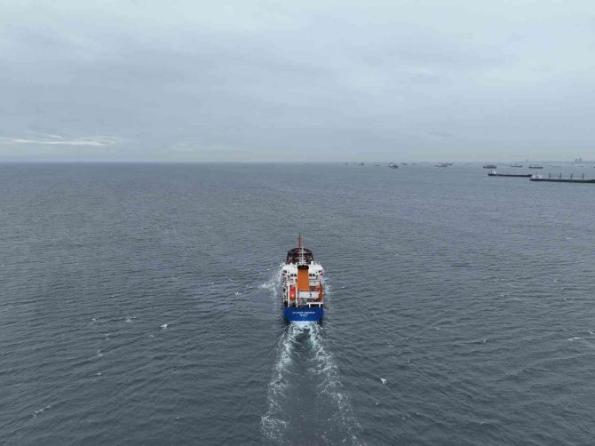 Ham Petrol Yüklü Gemiler, Kısmi Olarak İ̇stanbul Boğazı’ndaki Geçişine Devam Ediyor