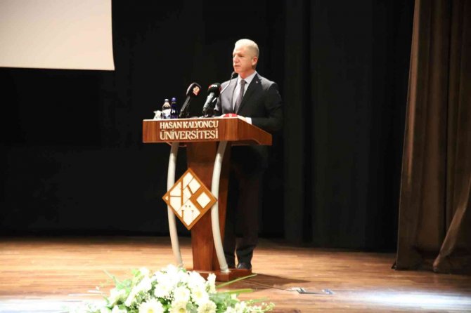 Başarılı Akademisyenler Ödüllendirildi