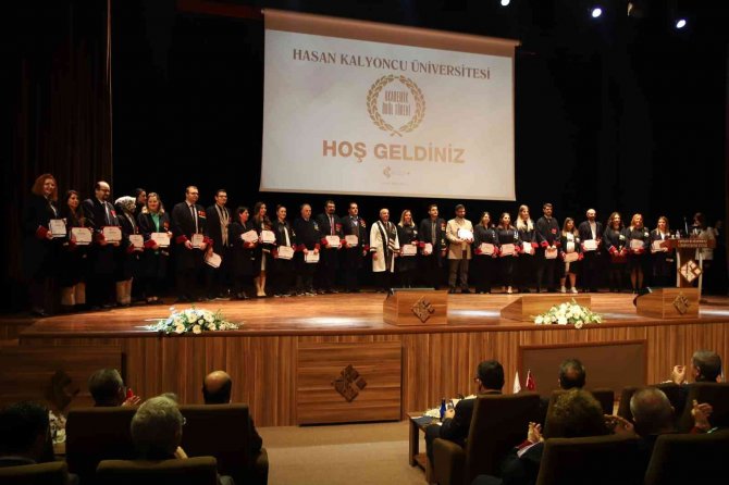 Başarılı Akademisyenler Ödüllendirildi