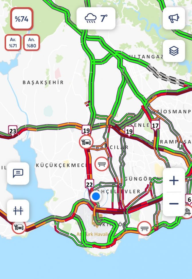 İ̇stanbul’da Yağmur Nedeniyle Trafik Yoğunluğu Yaşanıyor