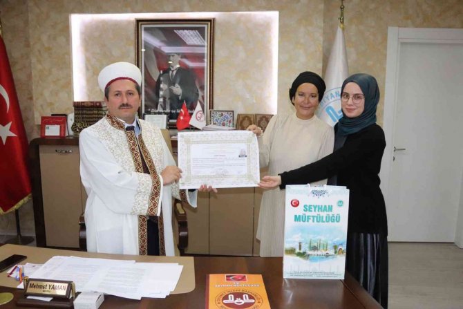 İ̇ngiliz Vatandaşı Jeanette Müslüman Oldu, "Cennet" İsmini Aldı