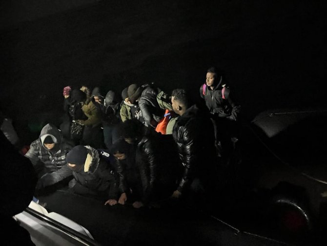 İ̇zmir’de 42 Göçmen Yakalandı, 38 Göçmen Kurtarıldı