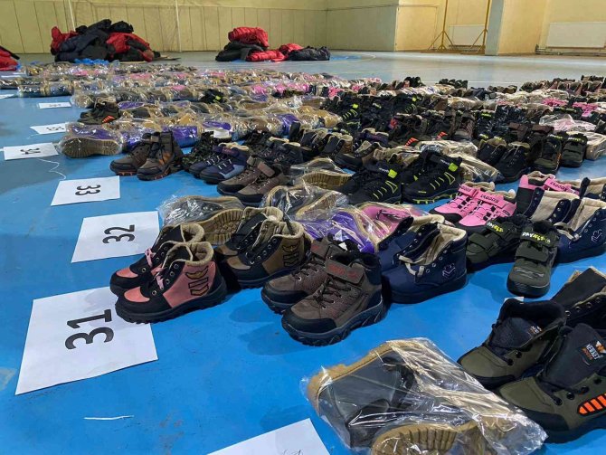 200 Öğrenciye İyilik Dağıttı, Adının Açıklanmasını İstemedi