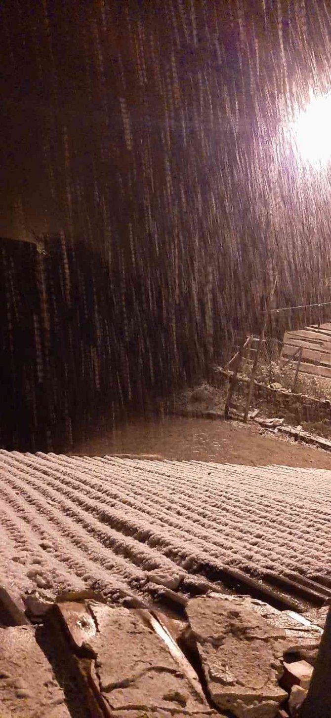 Eflani’de Kar Yağışı Etkili Olmaya Başladı