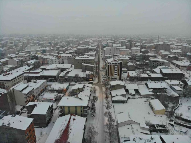 Kars Beyaz Gelinliğini Giydi