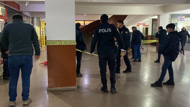 Kavgada Bıçaklanan 3 Kişi Yaralandı