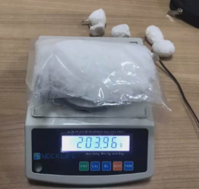 ‘Dur’ İhtarına Uymayan Araçtan Uyuşturucu Ve Tabanca Çıktı