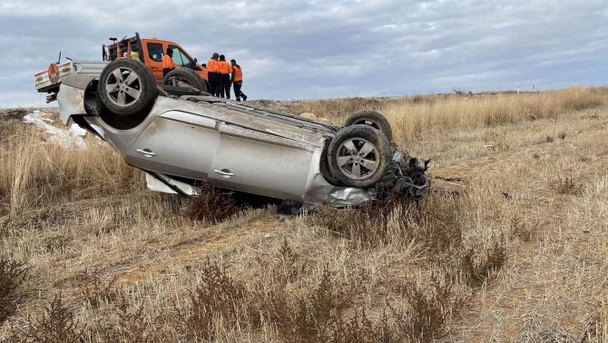 Karşı Şeride Geçen Otomobil Takla Attı: 1 Yaralı