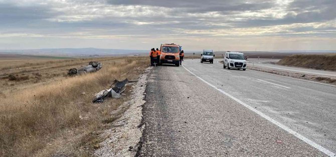 Karşı Şeride Geçen Otomobil Takla Attı: 1 Yaralı