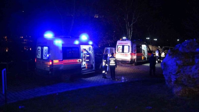 Park Halindeki Araçta Başından Silahla Vurulmuş Halde Bulundu
