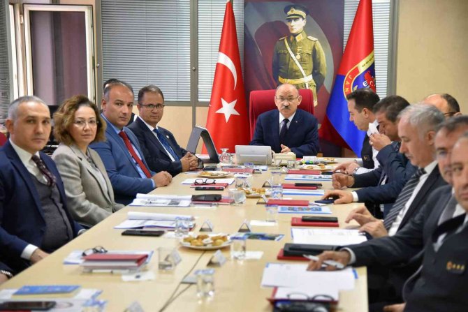 Vali Karadeniz, “Güvenli Trafik, Güvenli Tarım” Sempozyumuna Katıldı