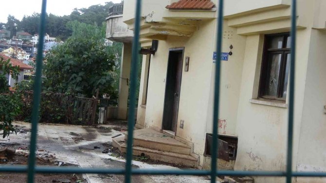 Evinde Hayvan Ölülerini Biriktiren Kadının Komşuları Konuştu