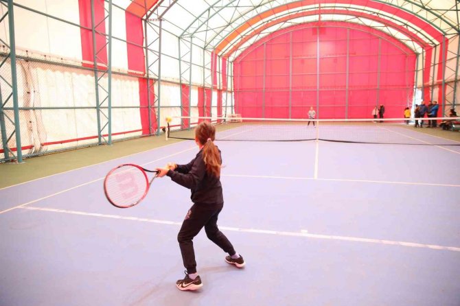 Merkezefendi Tenis Turnuvasına Ev Sahipliği Yaptı