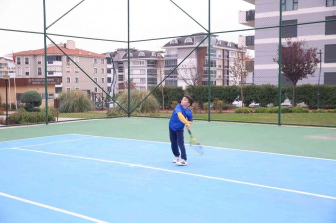 Merkezefendi Tenis Turnuvasına Ev Sahipliği Yaptı