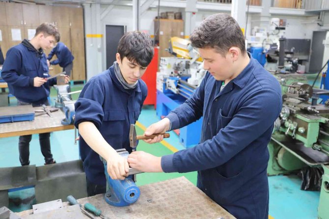 Bursa’da Mesleki Ve Teknik Eğitim Güçleniyor