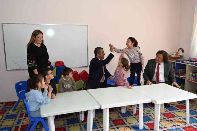 Köy Yaşam Merkezleri 7’den 77’ye Hizmet Veriyor