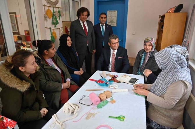 Köy Yaşam Merkezleri 7’den 77’ye Hizmet Veriyor