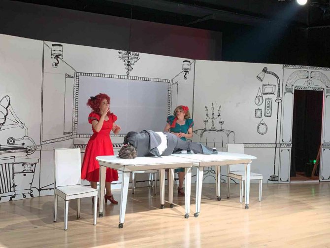 Yıldız Kenter Sahnesi İki Oyuna Ev Sahipliği Yapacak