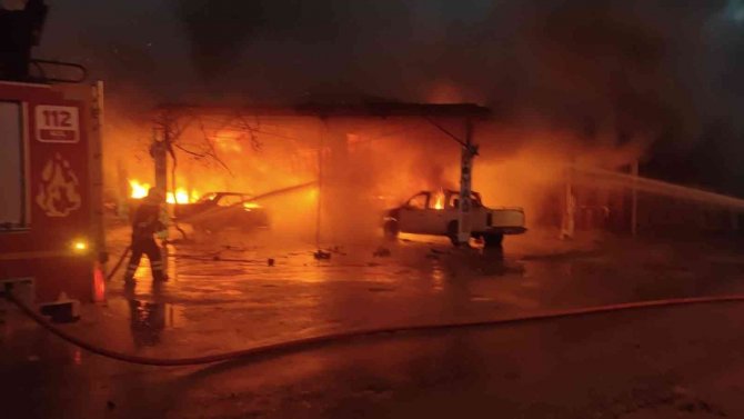 Muğla’daki Yangında 4 Araç, Bir İşyeri Küle Döndü