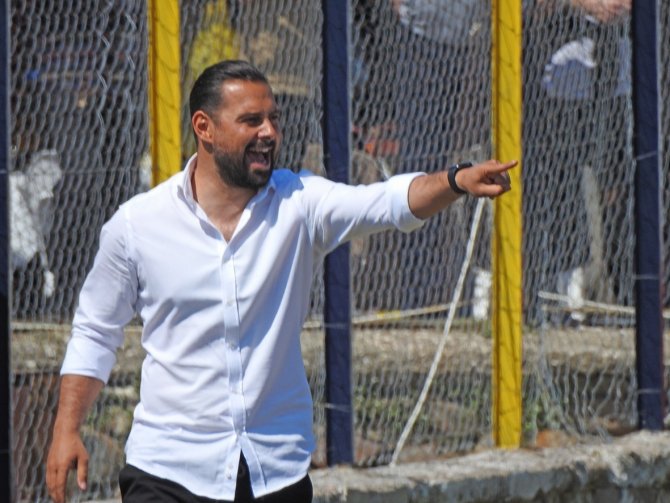 Alaçatıspor’da Teknik Direktör Yılmaz İle Yollar Ayrıldı