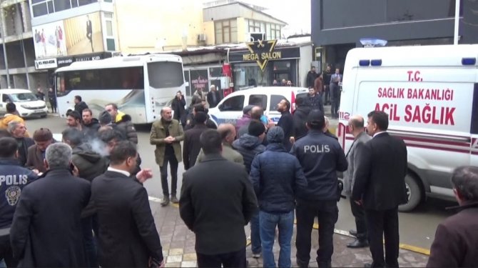 Adliye Önünde Husumetli İki Grup Arasında Muştalı Kavga: 4 Yaralı