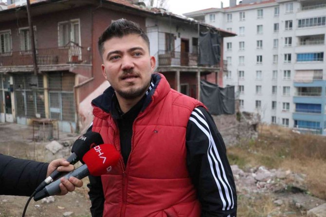 Aracı İçerisinde Silahlı Saldırıya Uğrayan Minibüsçünün Kaza Anı Kamerada