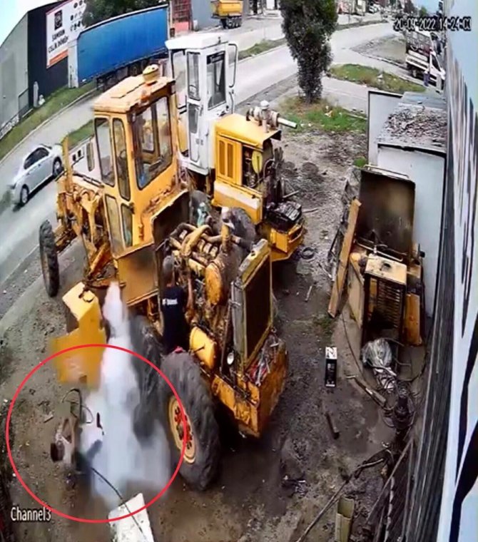 Greyderin Lastiğinin Patlaması Kamerada