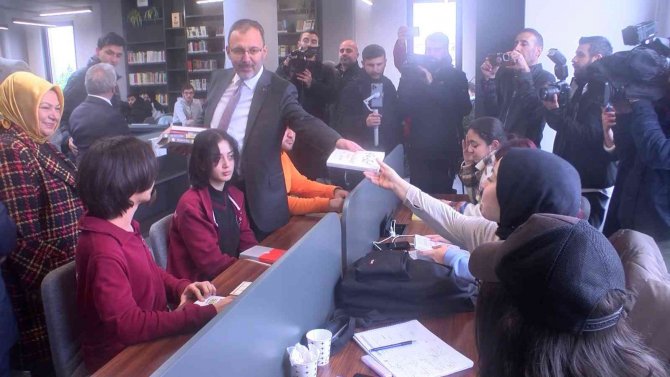 Bakan Kasapoğlu: “Türkiye, Cumhur İ̇ttifakı’ndan Yana Olan Tavrını Sandıkları Patlatarak En Güzel Şekilde Tüm Dünyaya Haykıracak”