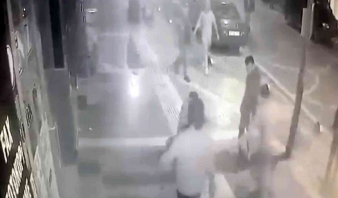 5 Kişinin Yaralandığı Silahlı Saldırı Anı Güvenlik Kamerasında