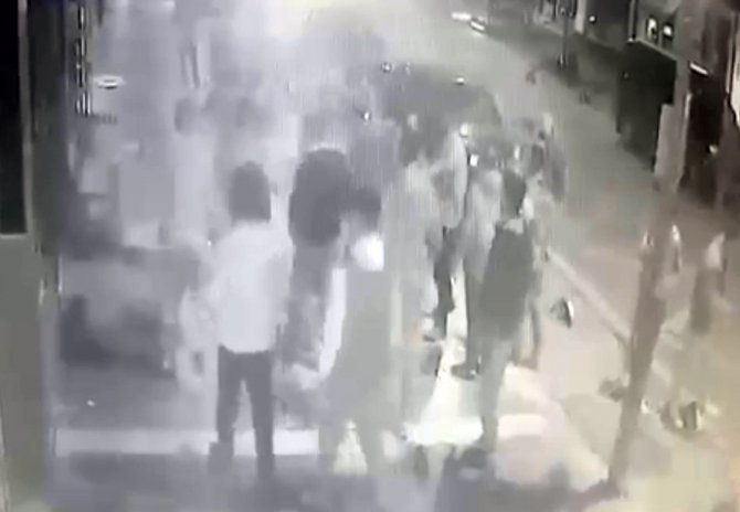 5 Kişinin Yaralandığı Silahlı Saldırı Anı Güvenlik Kamerasında