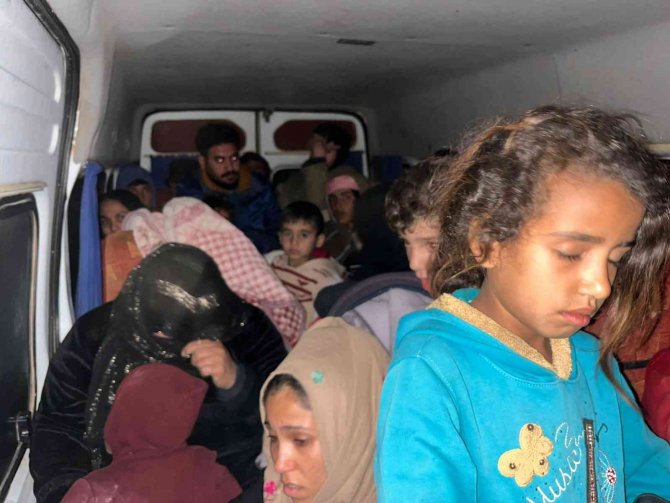 Şanlıurfa’da 88 Düzensiz Göçmen Yakalandı: 4 Gözaltı