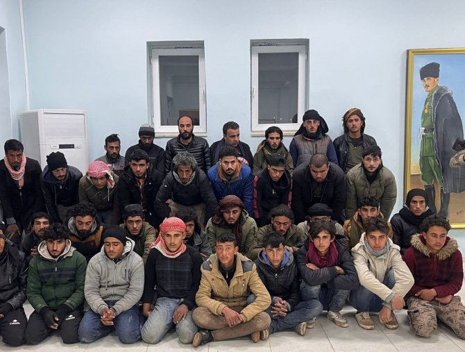 Şanlıurfa’da 88 Düzensiz Göçmen Yakalandı: 4 Gözaltı