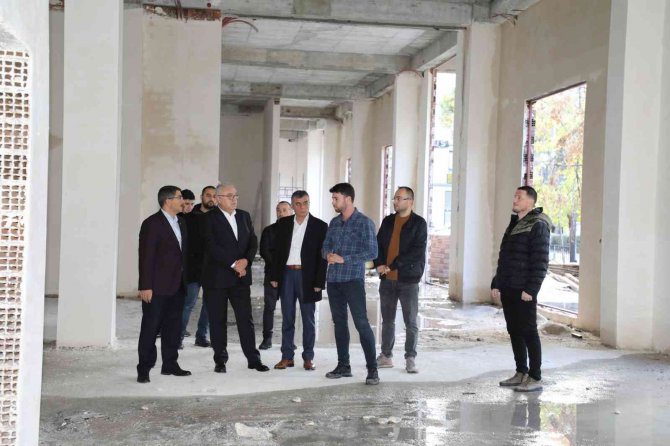 Başkan Çelik Millet Kütüphanesi Ve Gençlik Merkezi İnşaatında İncelemede Bulundu
