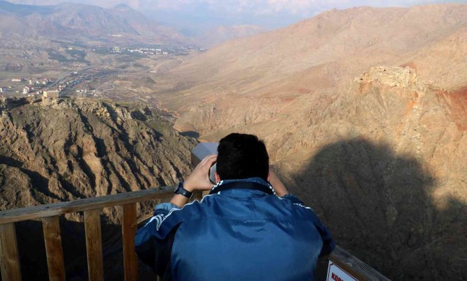 İ̇ç Anadolu’nun En Yükseği, Ziyaretçilerine Bin Yıllık Türk İzlerini Seyir İmkanı Sunuyor