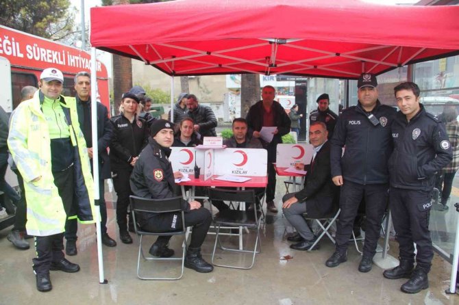 Söke Polisinden Kızılay’a Kan Bağışı Desteği