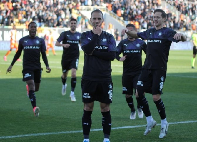 Altay’ın Tecrübeli Oyuncuları Takımı Sırtlıyor