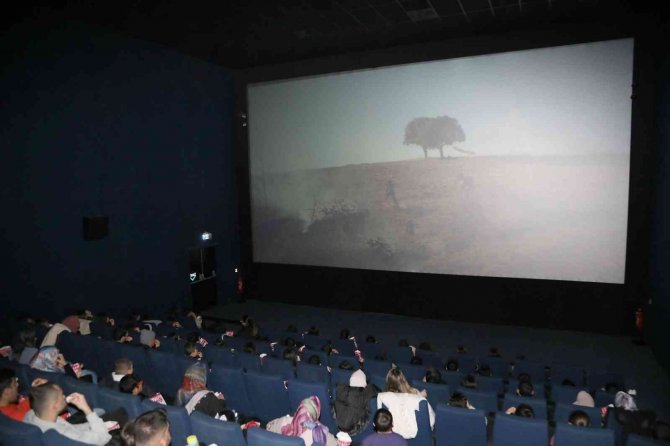 Van Büyükşehir Belediyesi 10 Bin Öğrenciyi Sinemayla Buluşturuyor