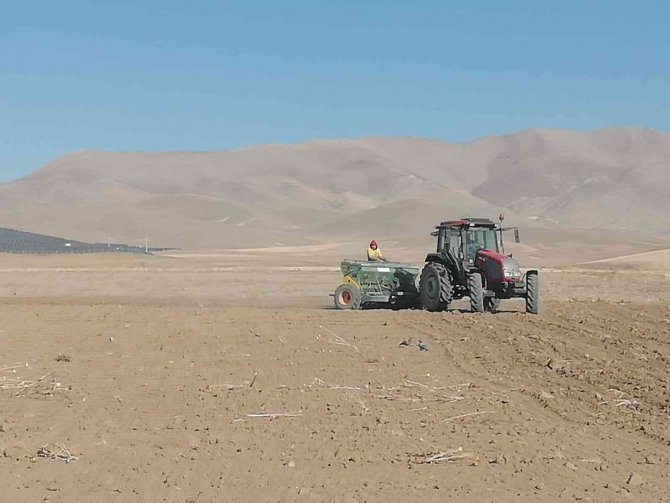 İ̇pekyolu Belediyesinden Çiftçilere Destek